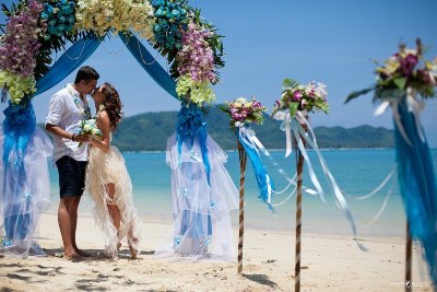 Свадебная церемония на берегу Индийского океана